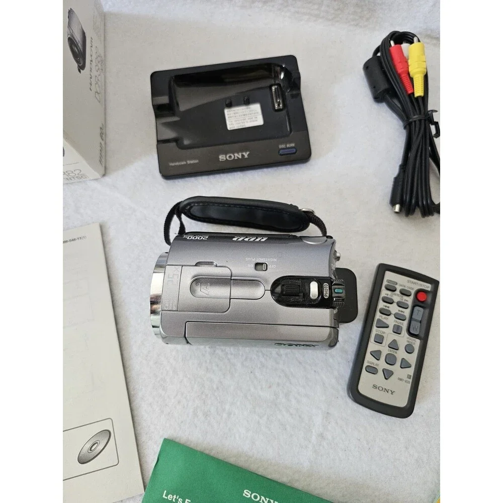 Sony DCR SR82 Handycam 60GB HDD Camcorder NightShot Dock Remote Box Manuals